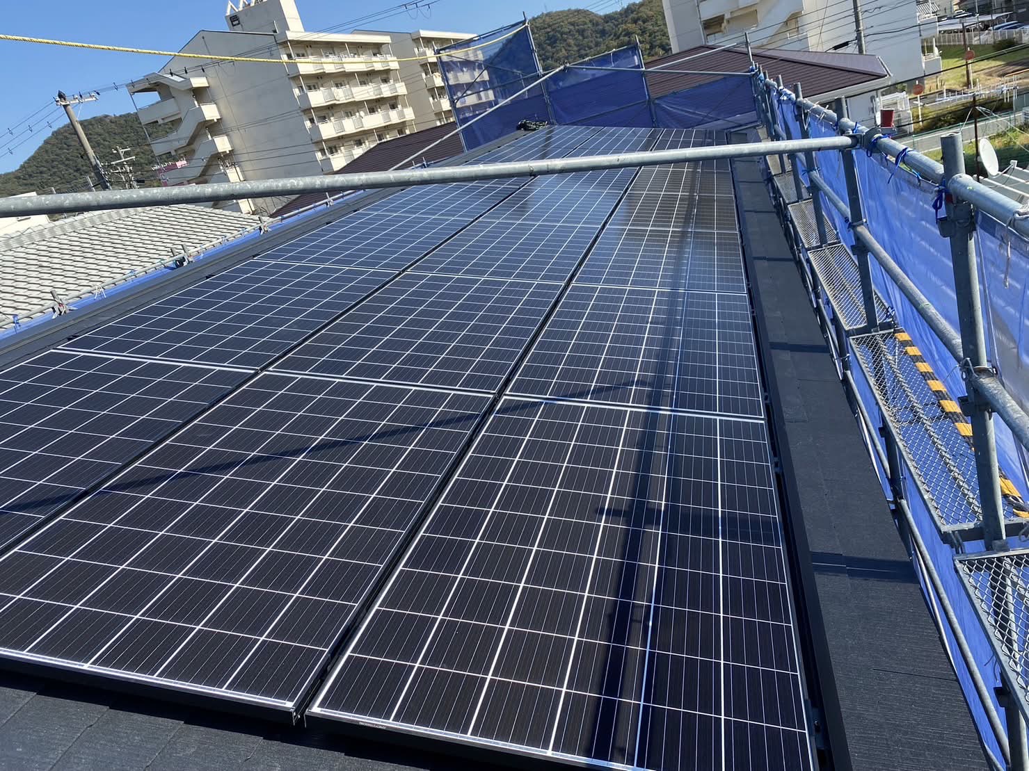 太陽光パネルの取付作業