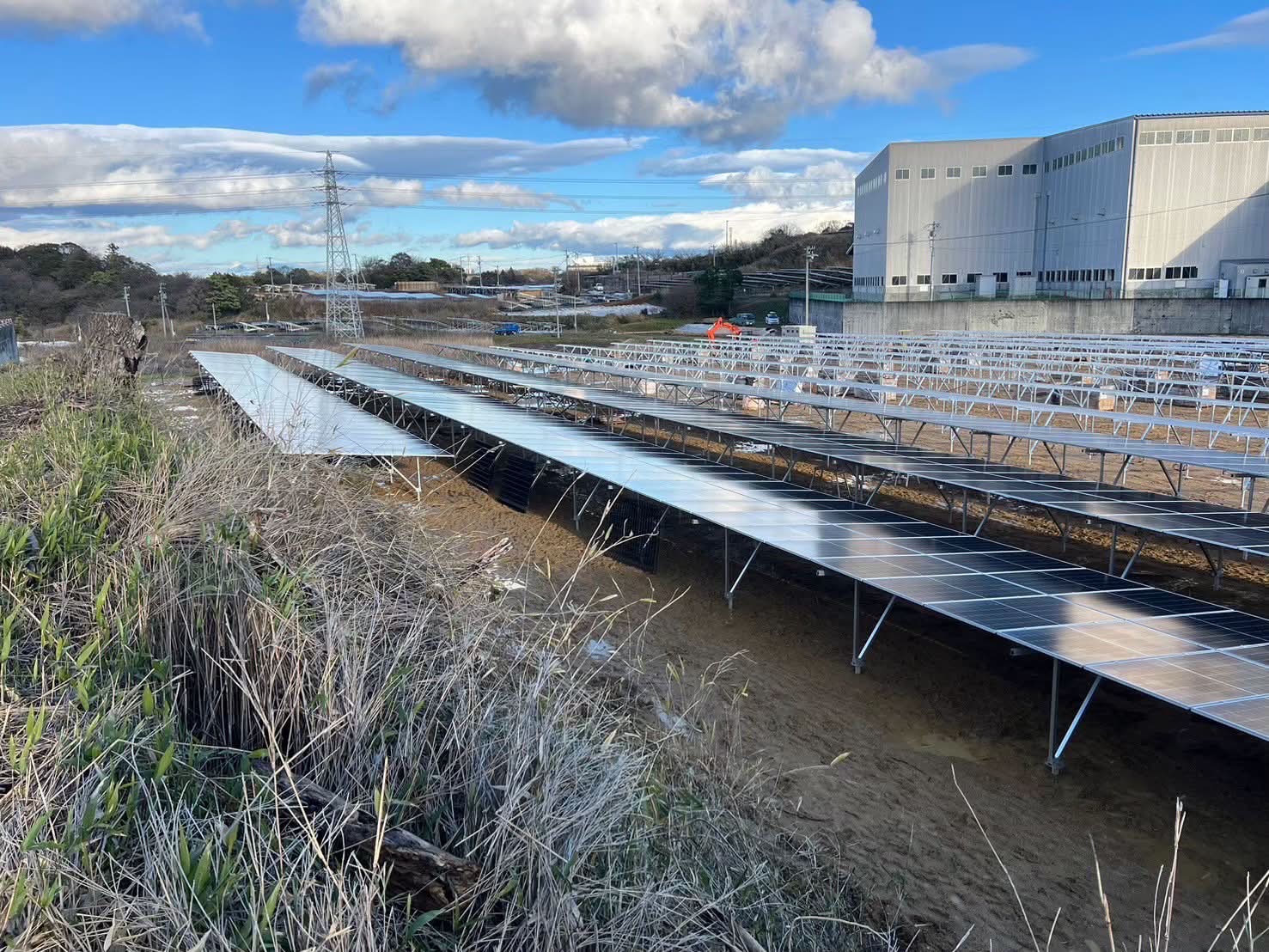 地上設置型太陽光パネルの施工事例